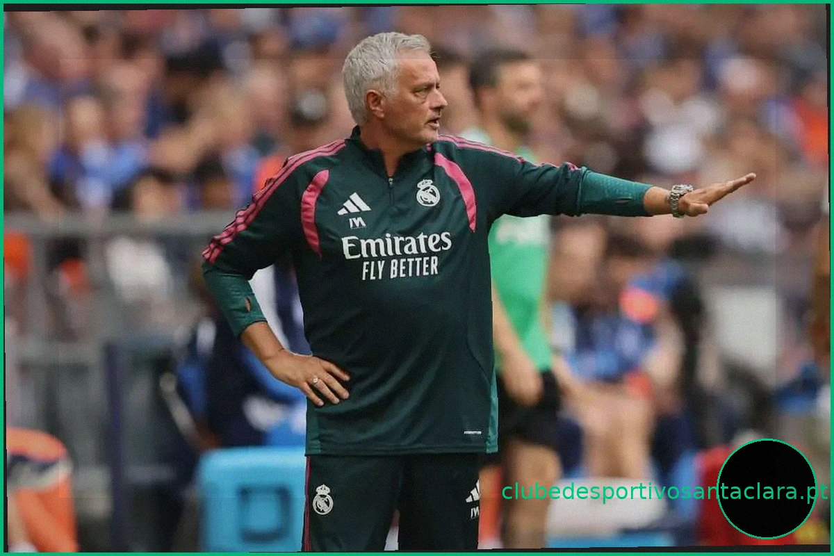 José Mourinho explica seu olho roxo: um acidente de treino