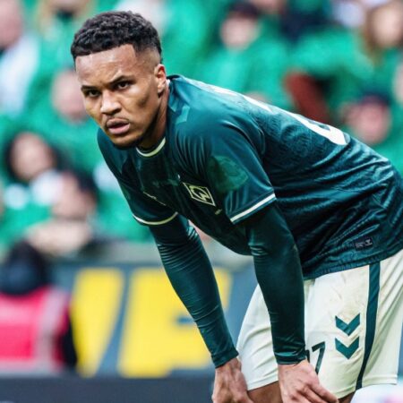 Felix Agu Continua no Werder Bremen