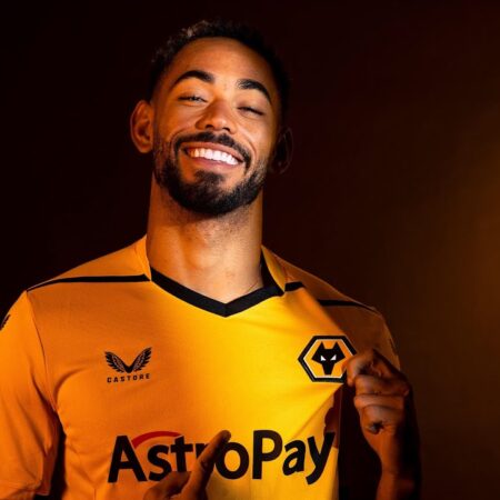 Wolves Analisa Avançado da Championship Após Venda de Cunha