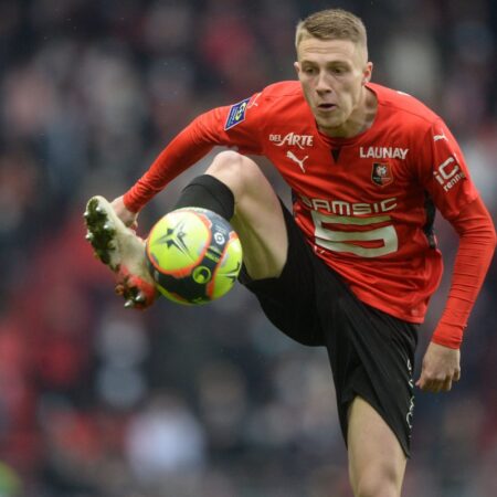 Bournemouth chega a acordo sobre termos pessoais com defesa Adrien Truffert
