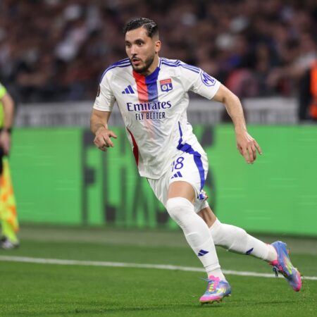 Manchester City Prepara Proposta por Rayan Cherki do Lyon