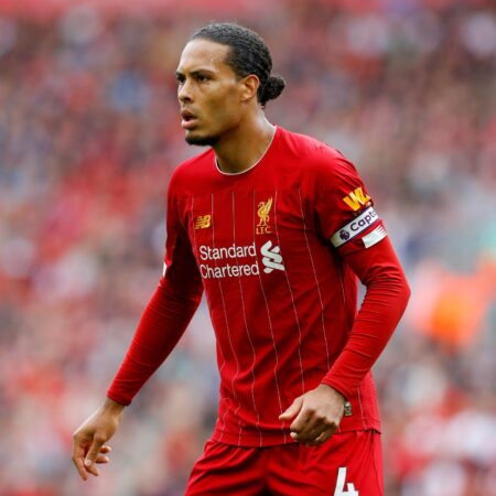 Liverpool explora contratação de central “Barril de Ferro” de £30 milhões, comparado a Van Dijk