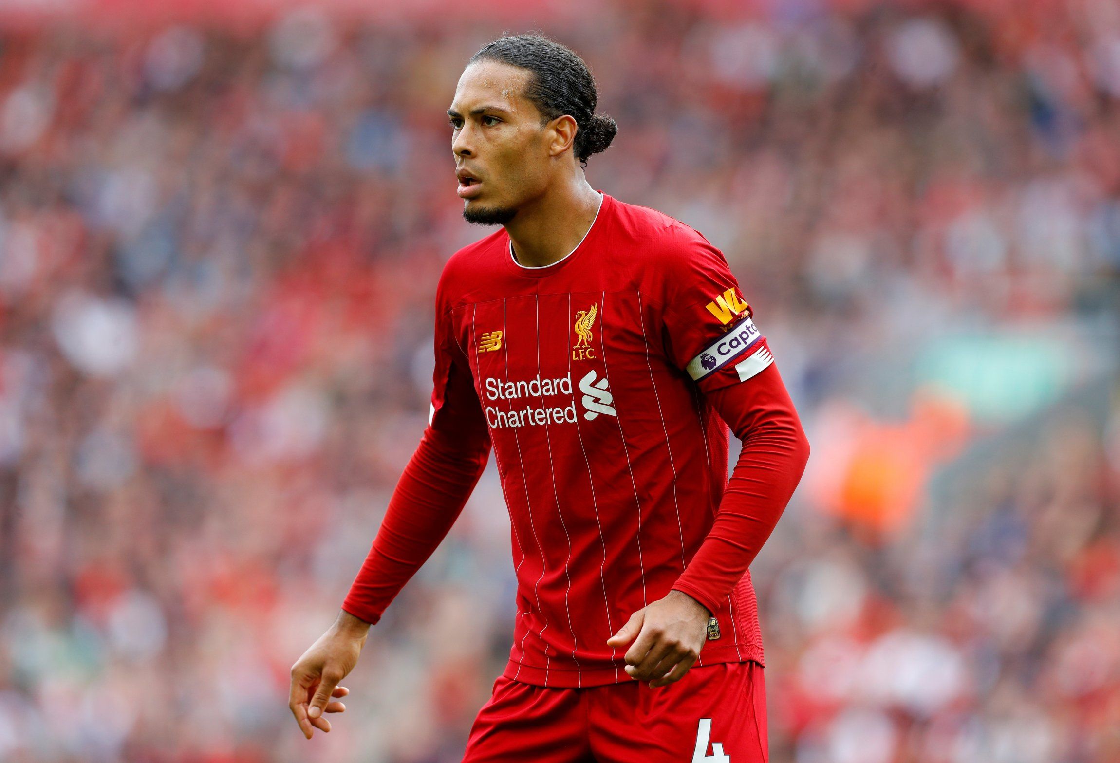 Preview Liverpool explora contratação de central “Barril de Ferro” de £30 milhões, comparado a Van Dijk