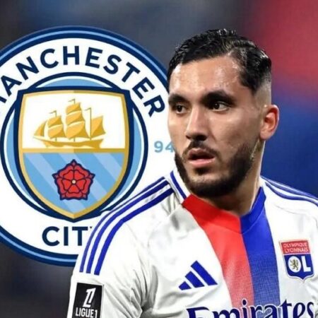 Manchester City Confiante na Contratação de Rayan Cherki Apesar de Recusa Inicial