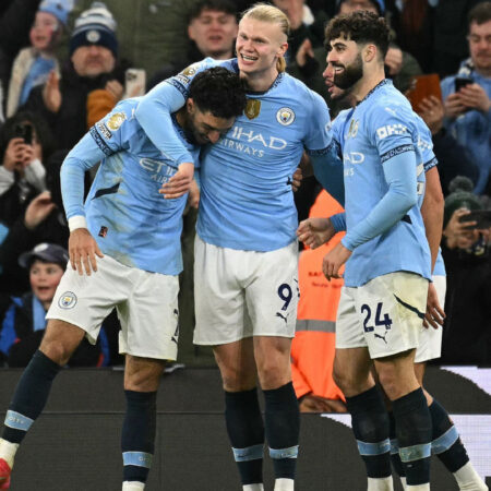 Manchester City prepara surpreendente investida por guarda-redes do Chelsea de £35 mil semanais