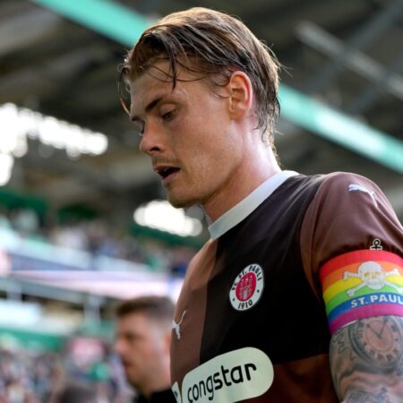 Eric Smith do St. Pauli no topo da lista do Lyon