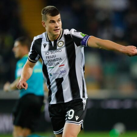 Leeds Procura Reforço Defensivo na La Liga Após Contratação de Bijol