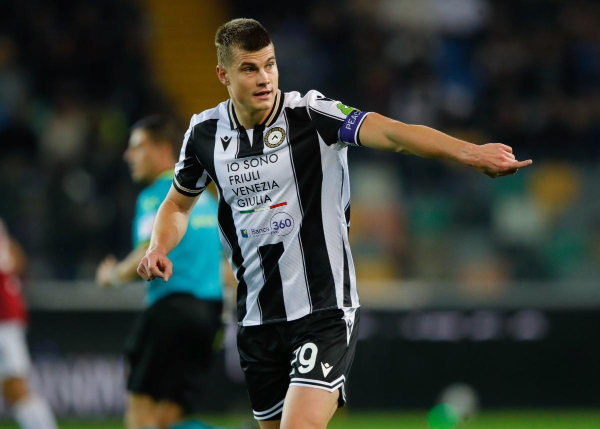 Preview Leeds Procura Reforço Defensivo na La Liga Após Contratação de Bijol