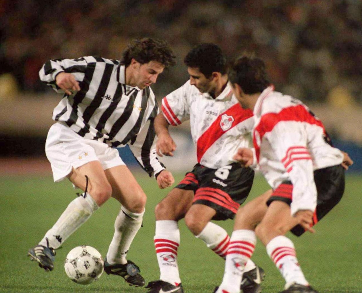 Preview Discussão no Final de Inter-River Plate: Chivu Entra em Campo para Travar Dumfries