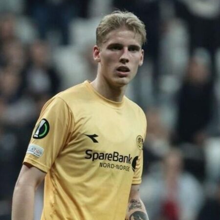 Médio Albert Grønbæk (Rennes) emprestado ao Genoa com opção de compra