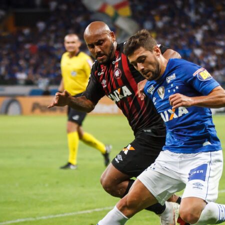 Delegação do Porto é recebida com protestos após eliminação na Copa do Mundo de Clubes