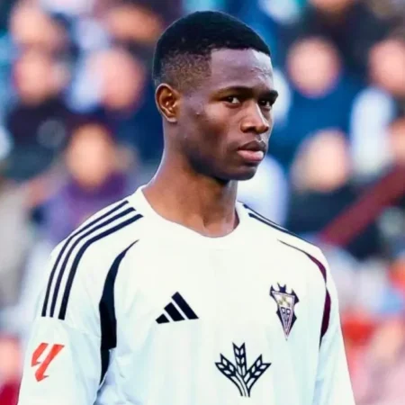 Christian Kofane a caminho do Bayer Leverkusen