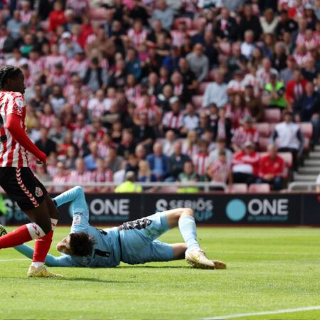 Le Bris impulsiona contratação: Sunderland na corrida por ex-craque “impressionante” do Arsenal