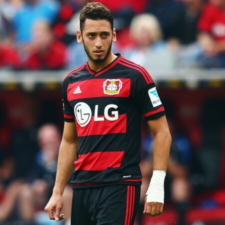 Man Utd contacta agentes de Çalhanoğlu, médio considerado ‘o melhor na sua posição no mundo’