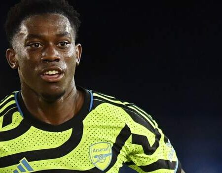 Khayon Edwards Reforça o Estoril-Praia