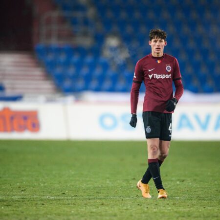 Bologna garante primeiro reforço de verão: Martin Vitik oficializado