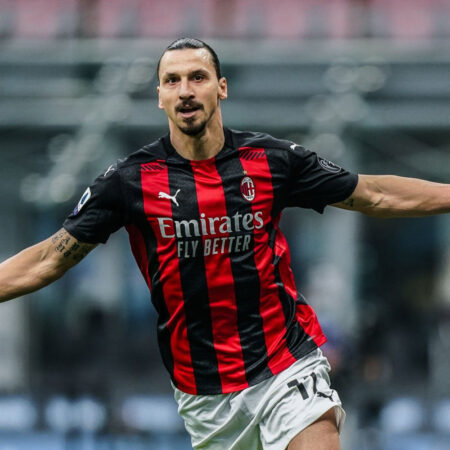 Ibrahimović já não é o centro do universo Milan. Na conferência estava apenas Tare