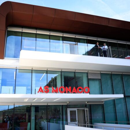 AS Mónaco reforça formação com Oumar Konaté