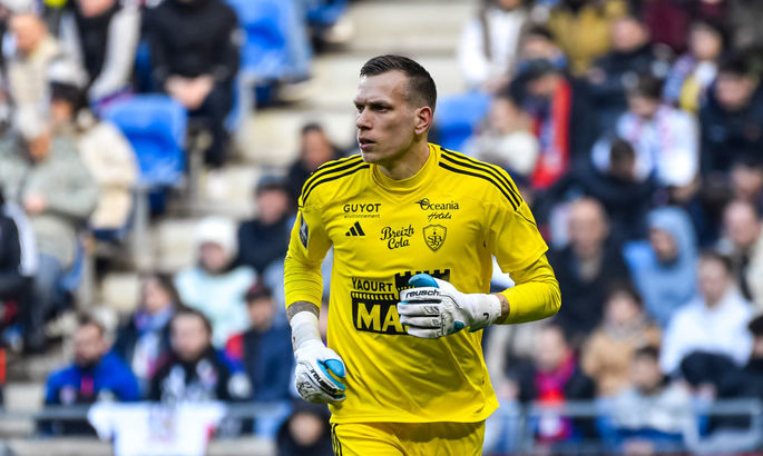 Preview Aston Villa de Olho em Marco Bizot do Brest