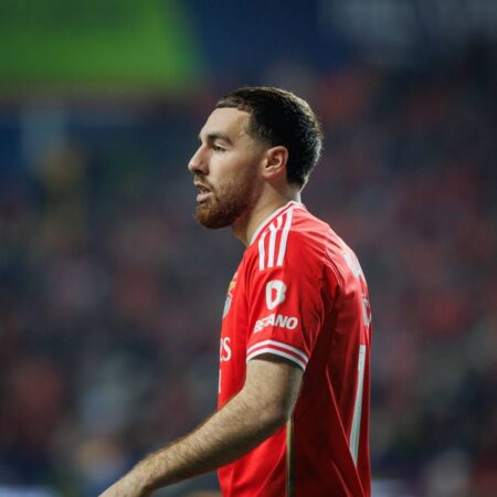 Besiktas organiza apresentação de Kokçu aos sócios