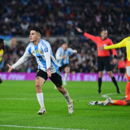 Atlético de Madrid considera contratação de Thiago Almada