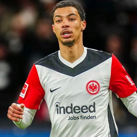 Liverpool explora contratação de Hugo Ekitike junto ao Eintracht Frankfurt