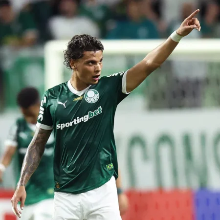AS Roma Acelera por Richard Rios e Aguarda Resposta do Palmeiras