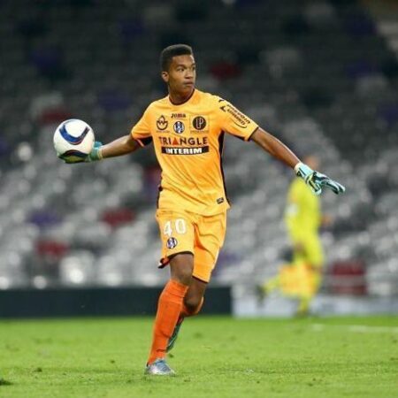 Alban Lafont Ruma ao Panathinaikos por Empréstimo