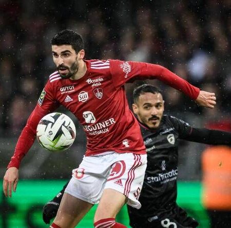 Lyon Entra na Disputa por Pierre Lees-Melou, Médio Destaque do Brest