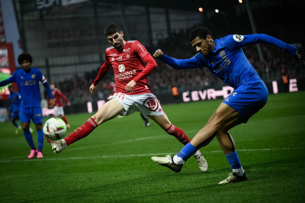 Preview Rennes Demonstra Interesse Em Pierre Lees-Melou Do Brest