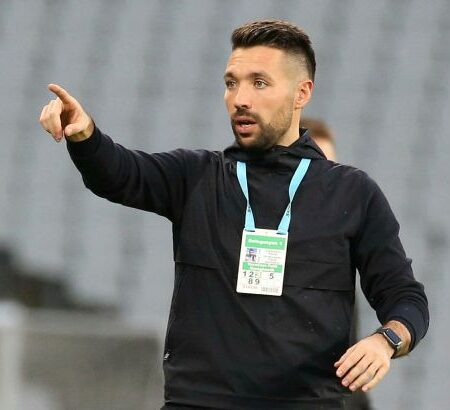 Farioli Substitui Francisco Moura em Conferência de Imprensa no Olival