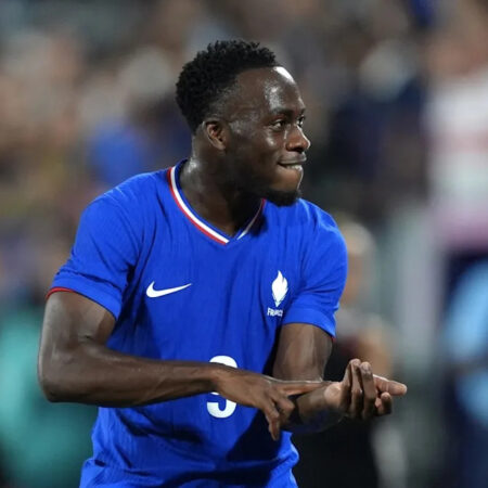 Villarreal e Tottenham na Corrida por Arnaud Kalimuendo