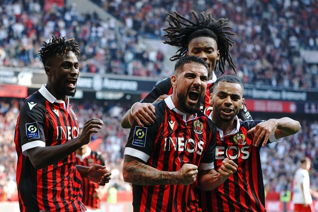 Preview Neom Inicia Negociações com OGC Nice por Evann Guessand, Alvo do Brighton