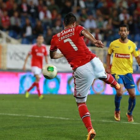 Benfica Supera Estoril em Jogo de Treino Secreto