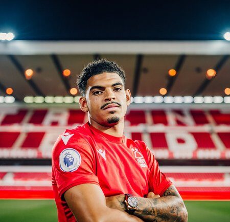 Um Talento Superior a Gibbs-White: Spurs Iniciam Conversações para Contratar Médio de £70M