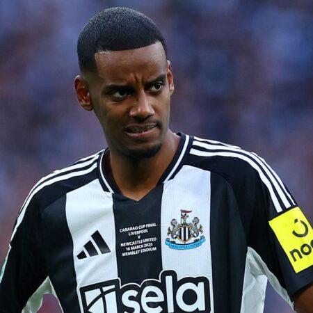 Newcastle Procura Sucessor para Isak: Lois Openda na Mira do PIF