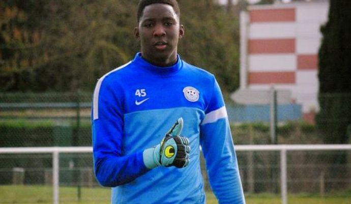 Preview Lorient Contrata Guarda-Redes Bingourou Kamara