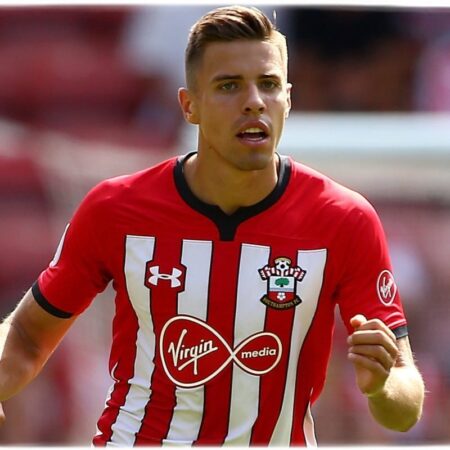 Jan Bednarek Reforça o Eixo Defensivo do FC Porto