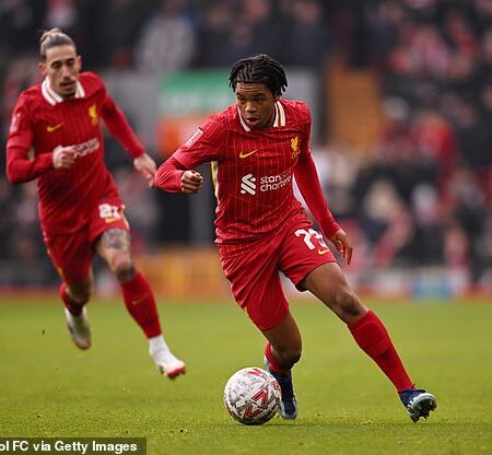 Liverpool considera Fofana como substituto de Díaz enquanto Ngumoha impressiona