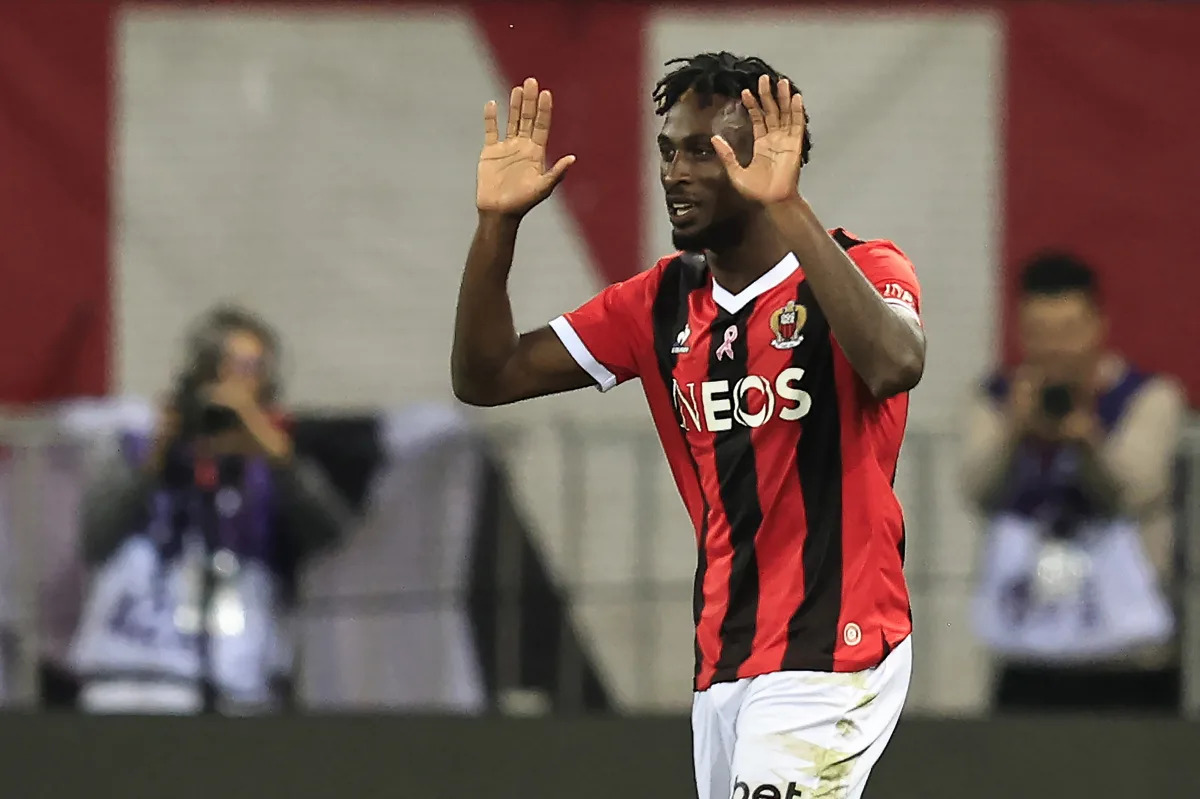 Preview Aston Villa Fecha Acordo de €35M por Evann Guessand do OGC Nice