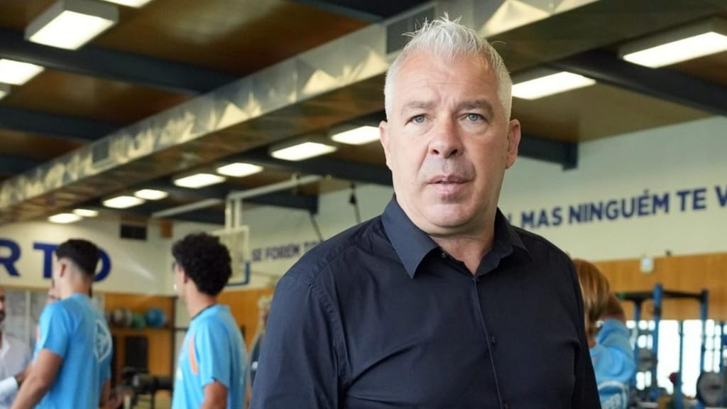 Preview Jorge Costa, ídolo do Porto, morre aos 53 anos após infartar no clube