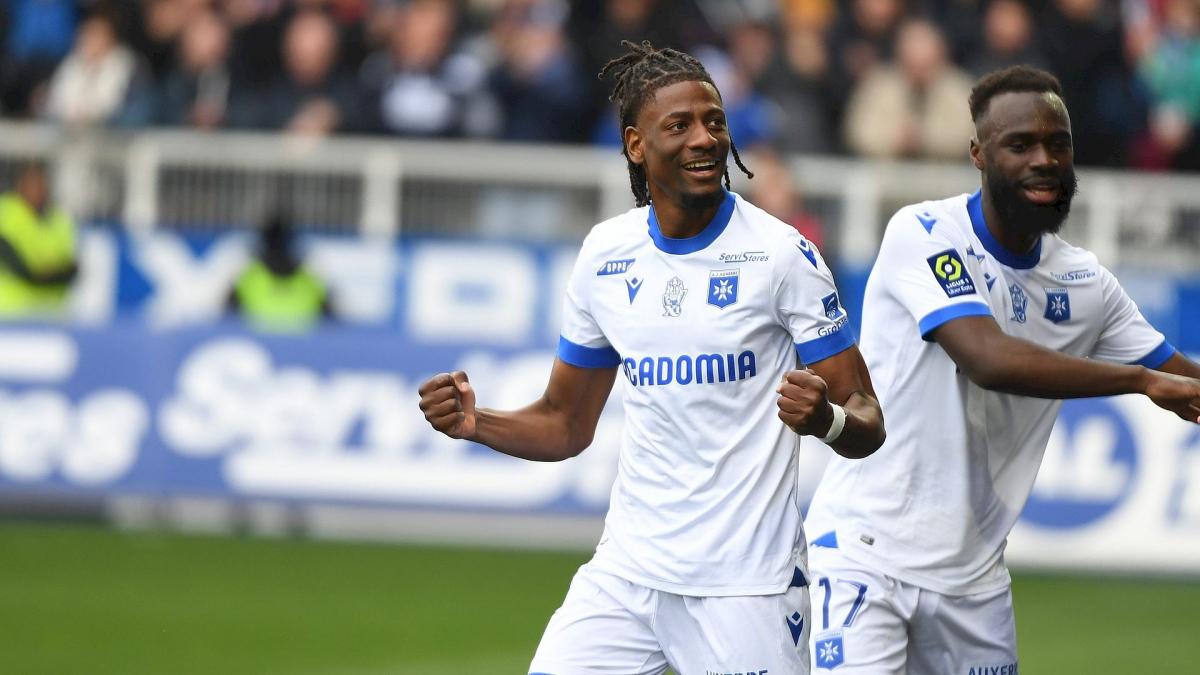 Preview Provável onze inicial do Auxerre contra o OGC Nice: Lassine Sinayoko titular em meio a rumores de saída