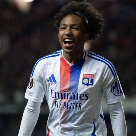 Malick Fofana Opta por Permanecer no Olympique Lyonnais