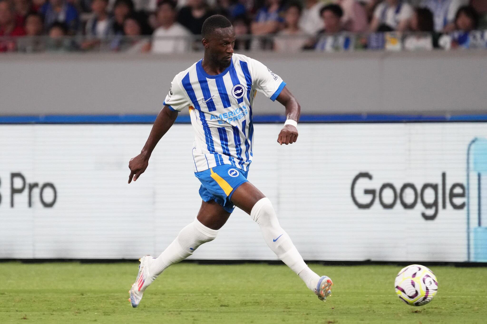 Preview Lens Intensifica Busca pelo Avançado do Brighton, Abdallah Sima