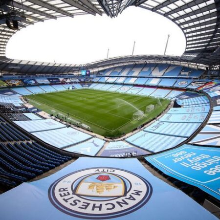 Man City poderá avançar por estrela de £276 mil/semana que descreveu o Etihad como “incrível”