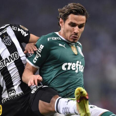 Ex-Defesa de Palmeiras e Atlético Mineiro Brilha como Guarda-Redes Improvisado em Portugal