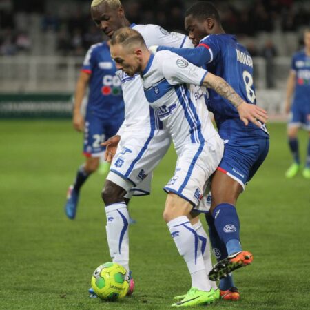 Sékou Mara do Strasbourg Reforça Auxerre por Empréstimo