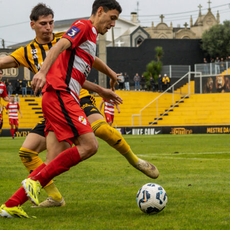 Dylan do L. Lourosa FC Reconhecido como Defesa do Mês da Liga Portugal 2 Meu Super