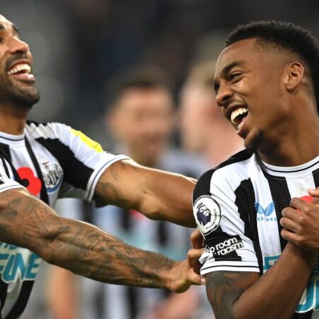 Newcastle de Olho em Ex-Candidato à Bola de Ouro com Trajetória Internacional Comprovada