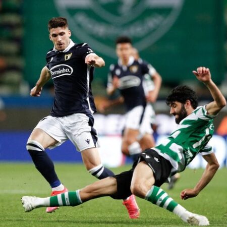 Famalicão e Sporting: Empate ao Intervalo na I Liga
